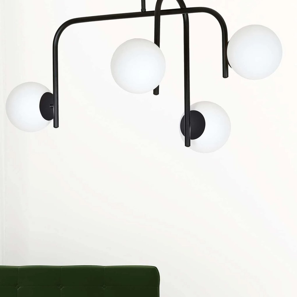 Lampadario 4 Luci Rama In Acciaio Nero A Bracci E Sfere In Vetro Opalino