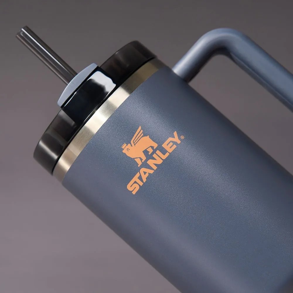 Borraccia termica blu scuro in acciaio inox 1,18 l Quencher H2.0 FlowState Tumbler Twilight – Stanley