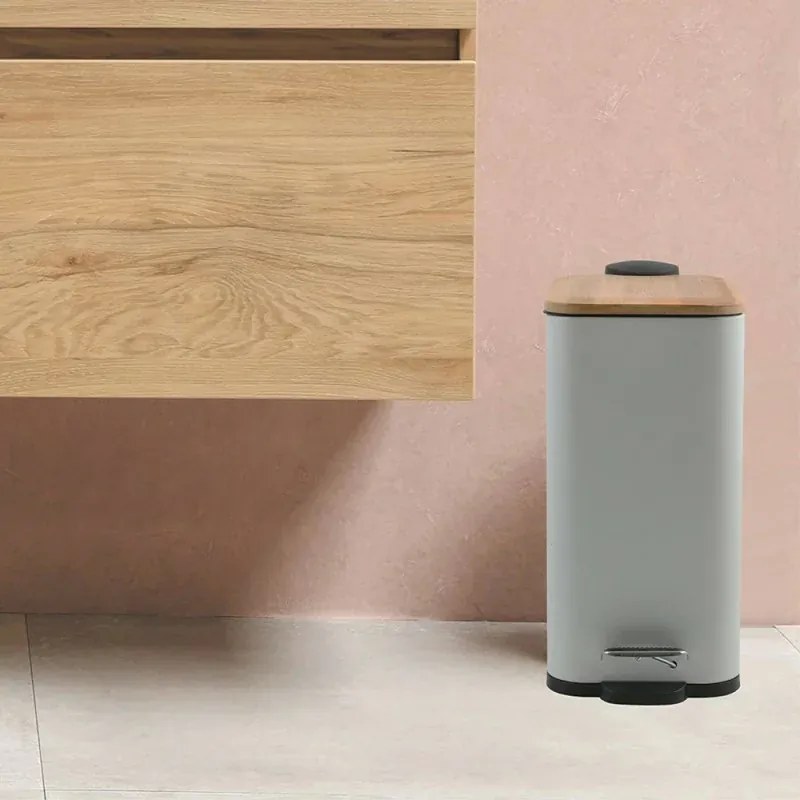 Pattumiera bagno 5 Lt in acciaio con coperchio in bambù bianca con apertura a pedale Rexa