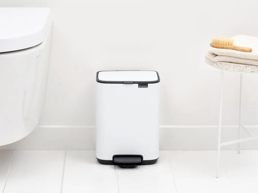 Cestino per la spazzatura bianco in acciaio con pedale 4 l Bo – Brabantia