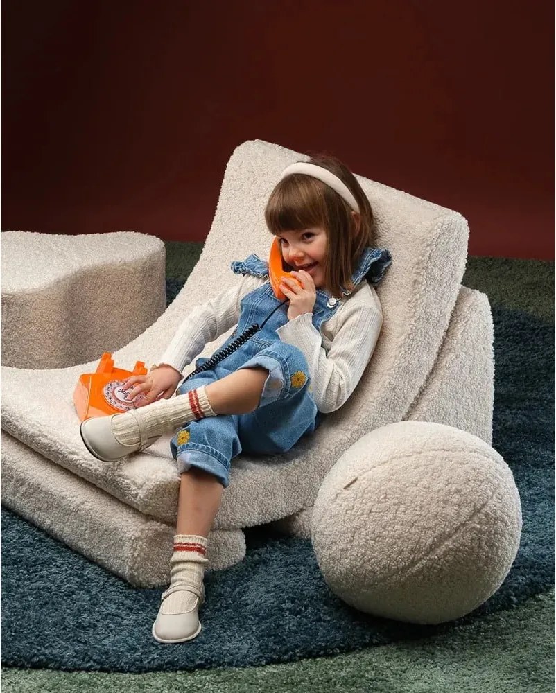 Cuscino per divano da bambini color crema con rivestimento in bouclé Ball – Wigiwama