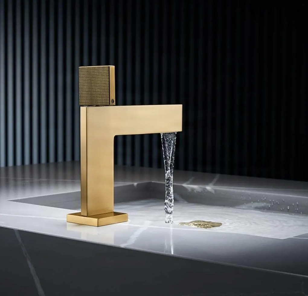 Rubinetto da bagno ELITE EDITION BS1420 in ottone con getto a cascata, disponibile in più finiture — Oro spazzolato