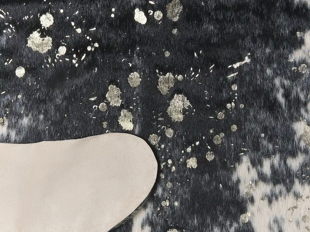 Tappeto ecopelle mucca nero macchie bianche 130 x 170 cm BOGONG Beliani
