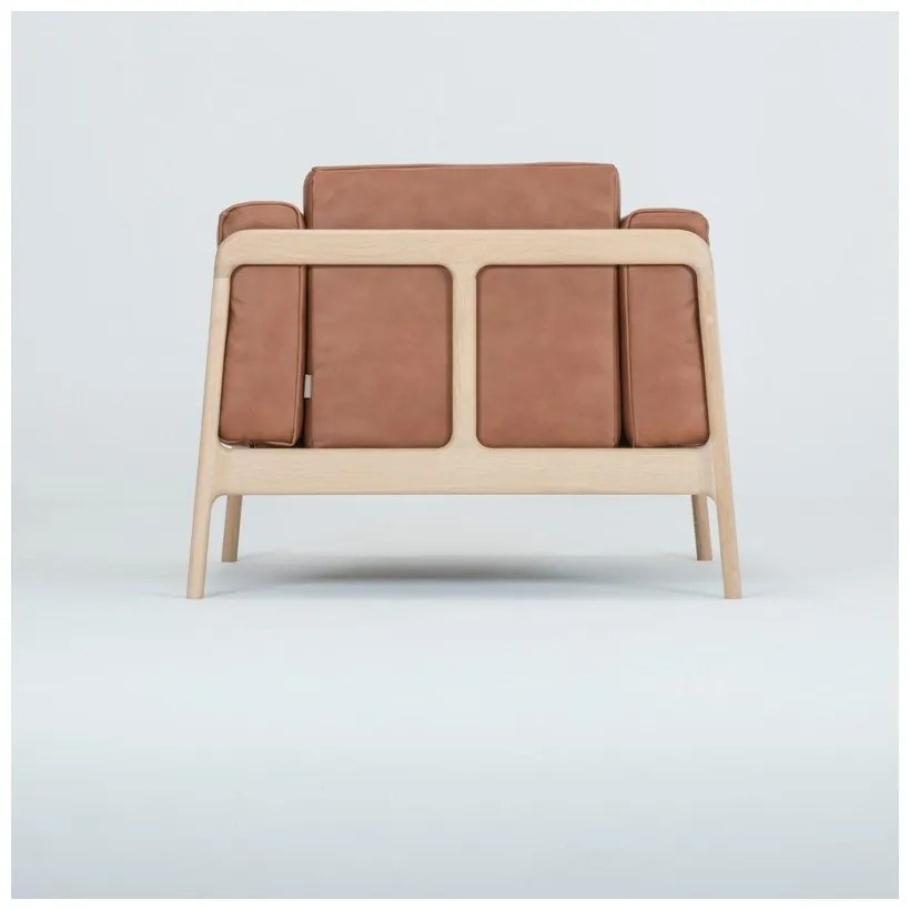 Poltrona in pelle di bufalo marrone cognac con struttura in rovere massiccio Fawn - Gazzda