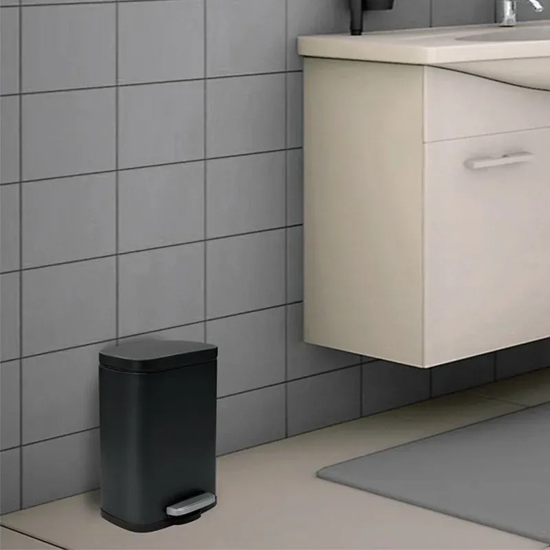 Set pattumiera 5lt a pedale e portascopino in acciaio nero opaco Axin