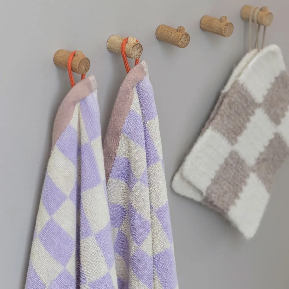 Asciugamano in cotone biologico giallo chiaro-viola 50x90 cm Retro - Mette Ditmer Denmark