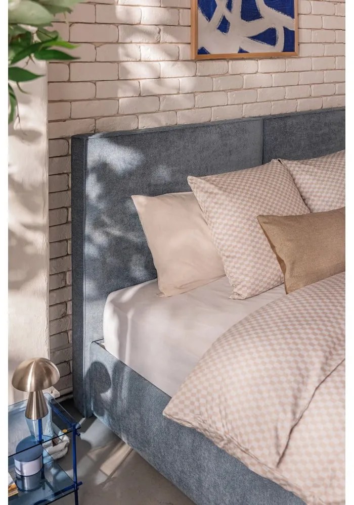 Letto matrimoniale imbottito blu con contenitore e rete inclusi 160x200 cm Thessa Bold – Bonami Selection