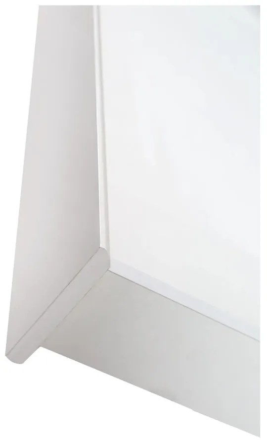 Cassetto bianco sotto il letto dei bambini - Roba