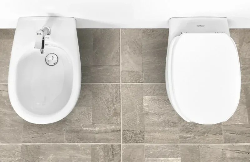 WC sospeso per disabili con apertura frontale e profondità 55 cm