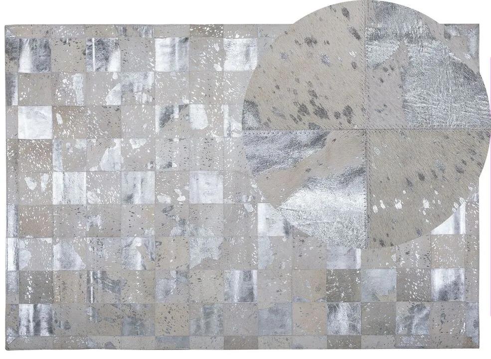 Tappeto in pelle beige/argento 140 x 200 cm YAZIR Beliani