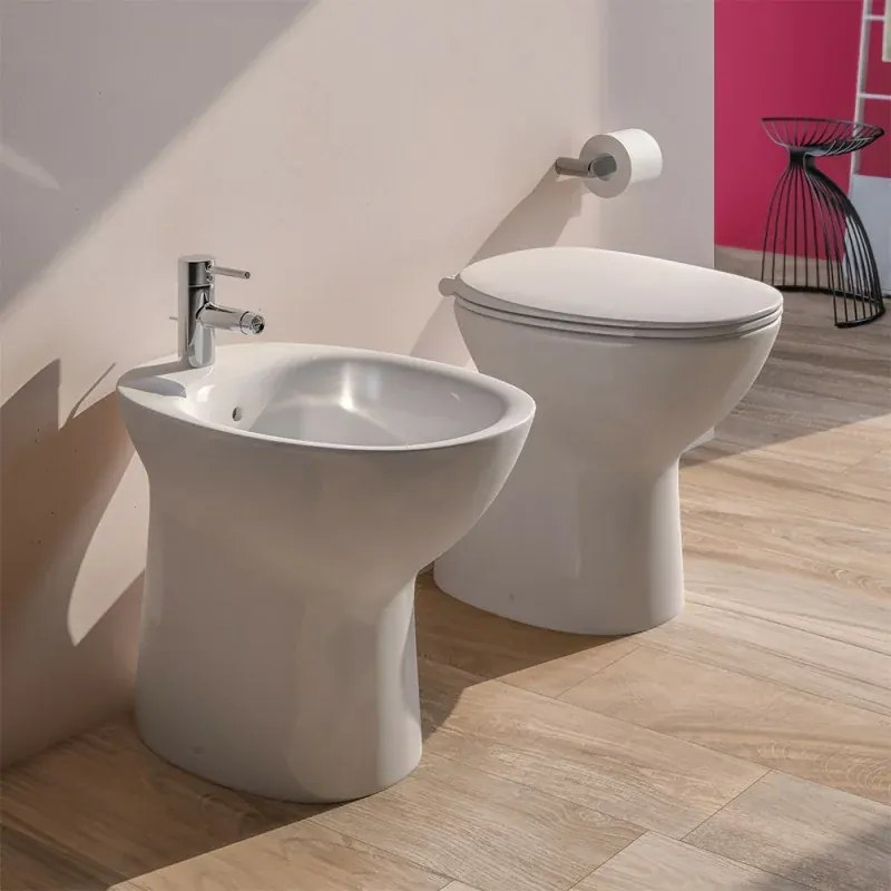 Wc tradizionale Rimless serie Morning con scarico a pavimento