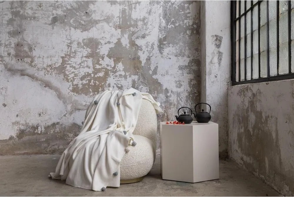 Copriletto color crema in vello 150x200 cm Pom Pom – Mijolnir