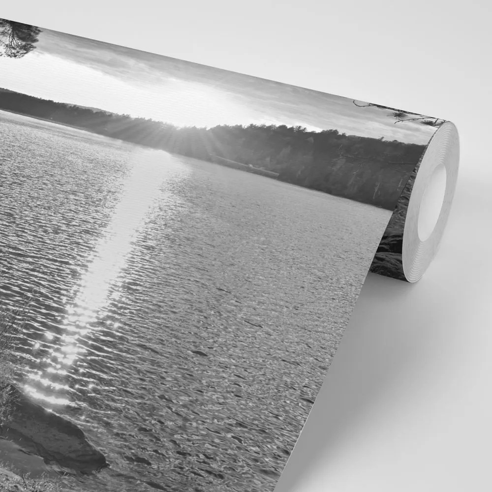 Carta da parati – Tramonto sul lago in bianco e nero