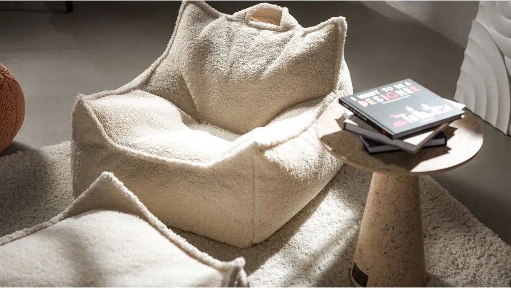 Pouf a sacco per bambini color crema con rivestimento in bouclé Square – Wigiwama