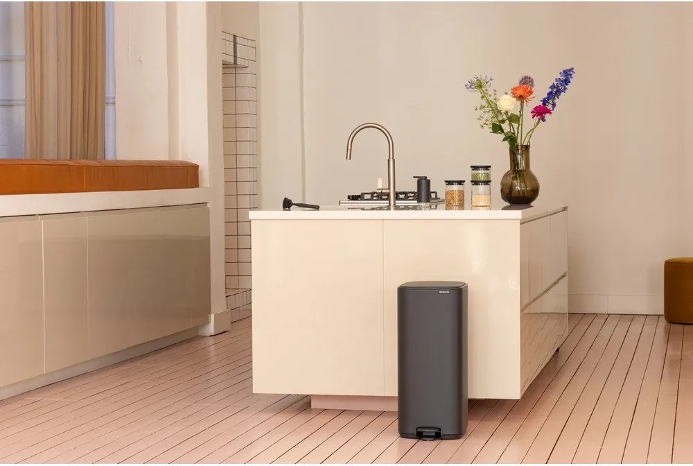 Cestino per la spazzatura grigio scuro in acciaio con pedale 30 l Bo – Brabantia