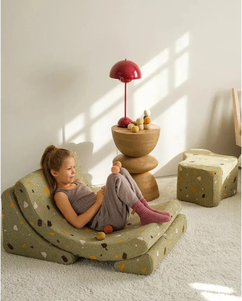 Pouf per bambini verde con rivestimento in bouclé e ciniglia Terrazzo Cloud – Wigiwama