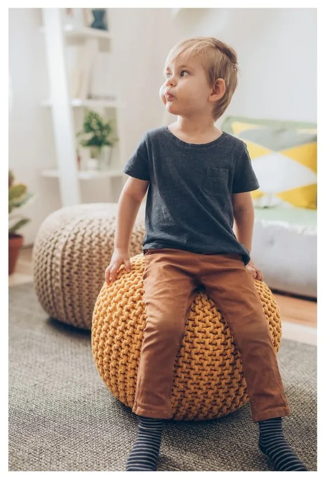 Poggiapiedi marrone chiaro con rivestimento in lavorato a maglia Jagger – Bonami Essentials