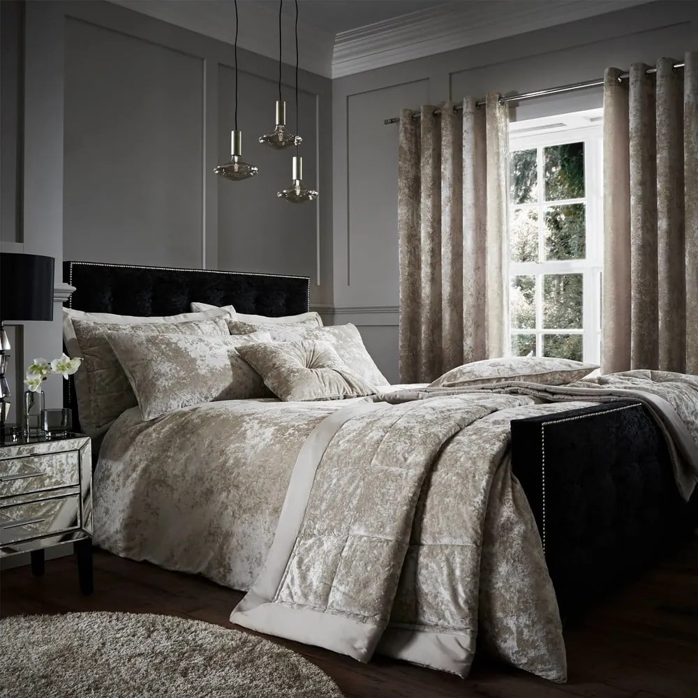 Copriletto trapuntato in velluto beige per letto matrimoniale 220x220 cm Crushed - Catherine Lansfield