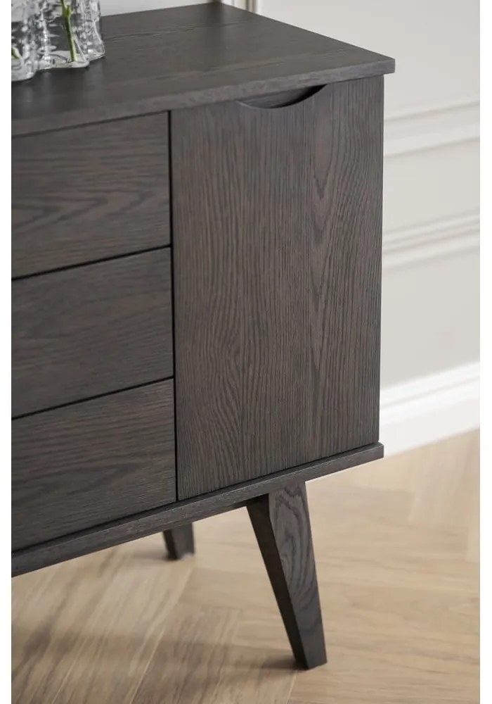 Cassettiera bassa marrone in rovere 150x85 cm Filippa - Rowico