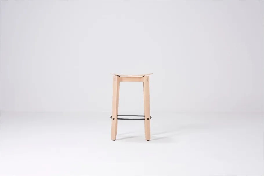 Sedia da bar di colore naturale in rovere massiccio (altezza della seduta 65 cm) Nora – Gazzda