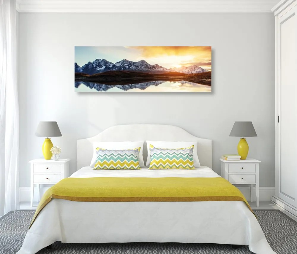 Quadro su tela – Splendido tramonto sulle montagne