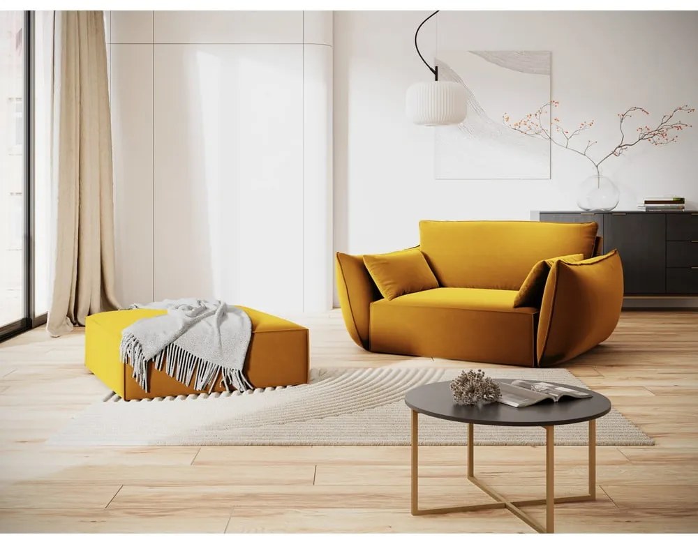 Poltrona color senape con rivestimento in velluto Vanda – Mazzini Sofas