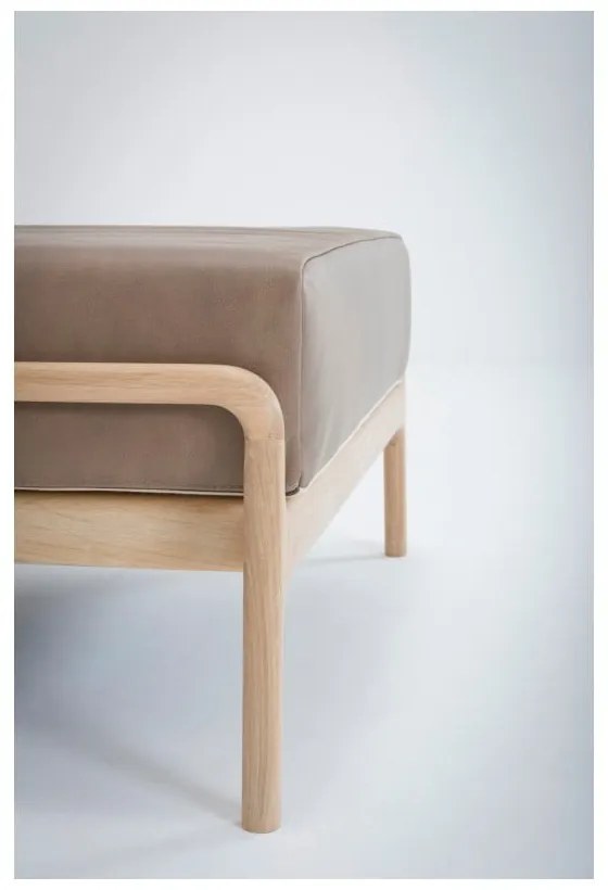 Poggiapiedi in pelle di bufalo marrone chiaro con struttura in rovere massiccio Fawn - Gazzda