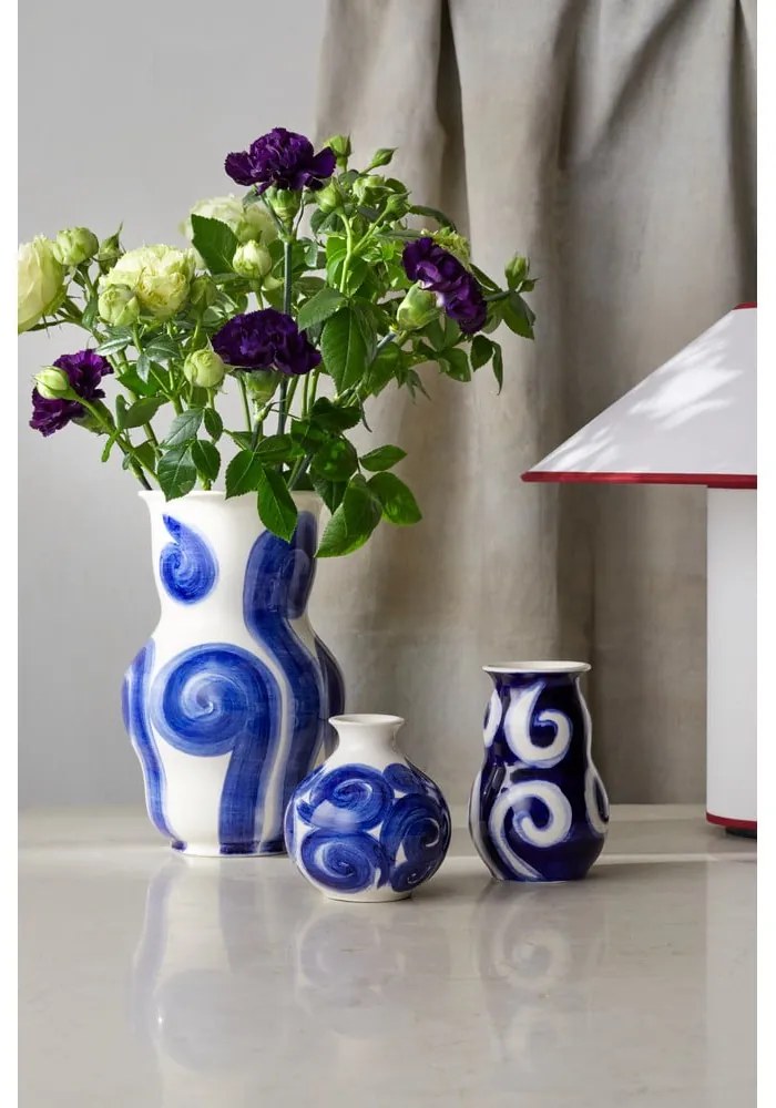 Vaso in gres blu dipinto a mano Tulle - Kähler Design