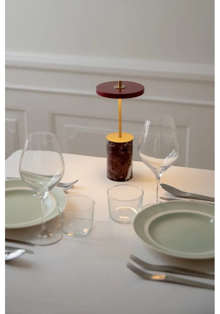 Lampada da tavolo dimmerabile a LED in marmo rosso con paralume in metallo (altezza 25,5 cm) Asteria Move Mini - UMAGE