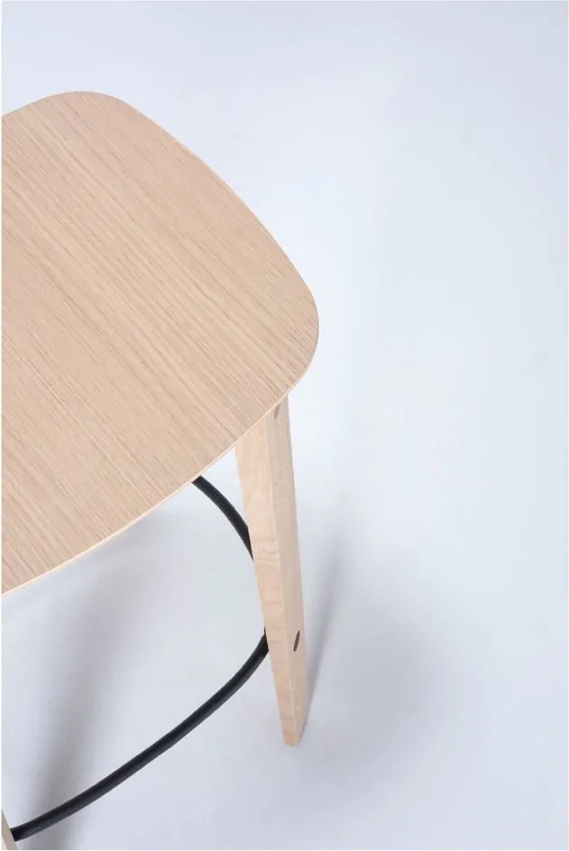 Sedia da bar di colore naturale in rovere massiccio (altezza della seduta 65 cm) Nora – Gazzda