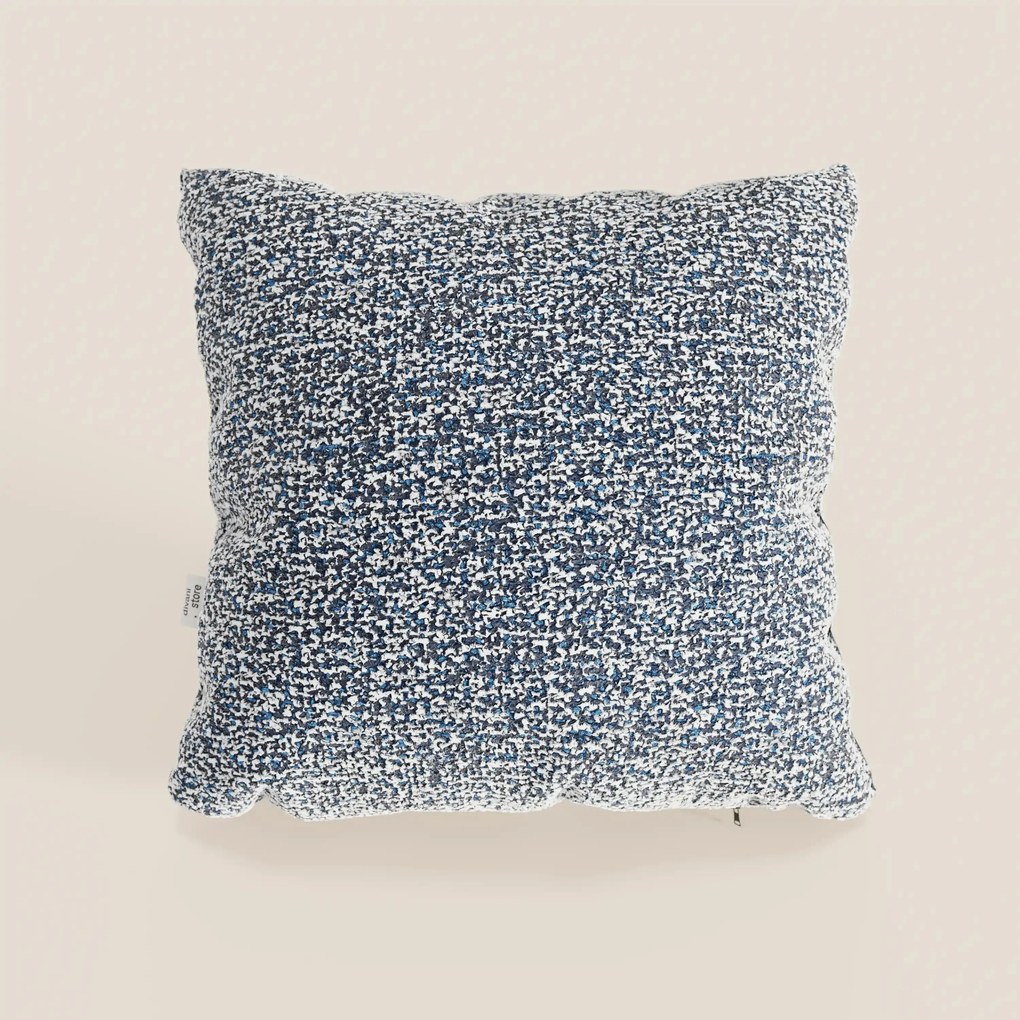 Magnolia cuscino disponibile in diversi colori realizzato in pregiato bouclé mélange morbido e strutturato T29.
