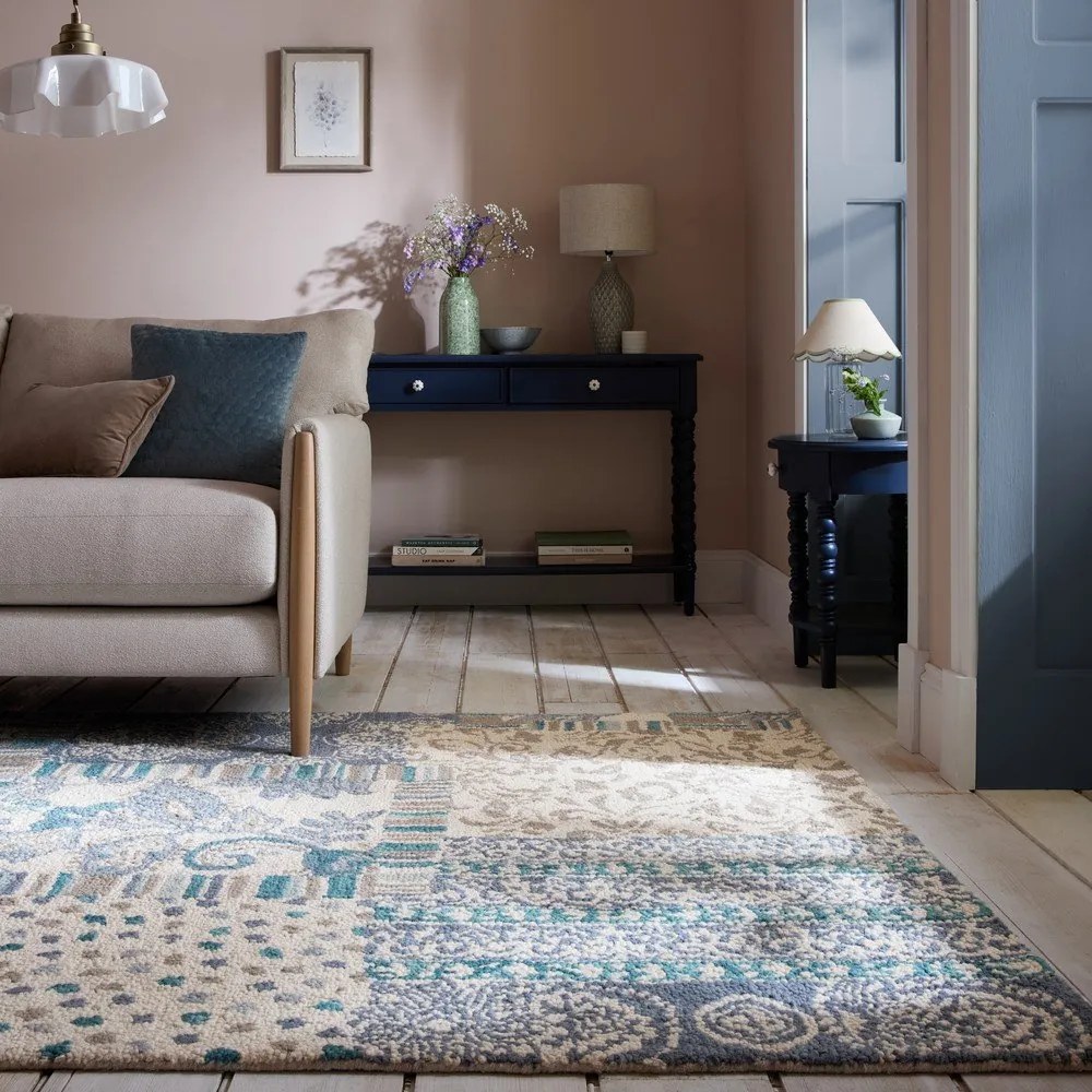 Tappeto blu/beige in lana tessuto a mano 120x170 cm Eloise Patchwork – Flair Rugs