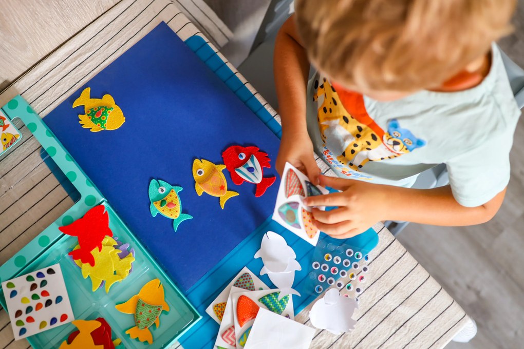 Gioco con adesivi - amiamo il pesce