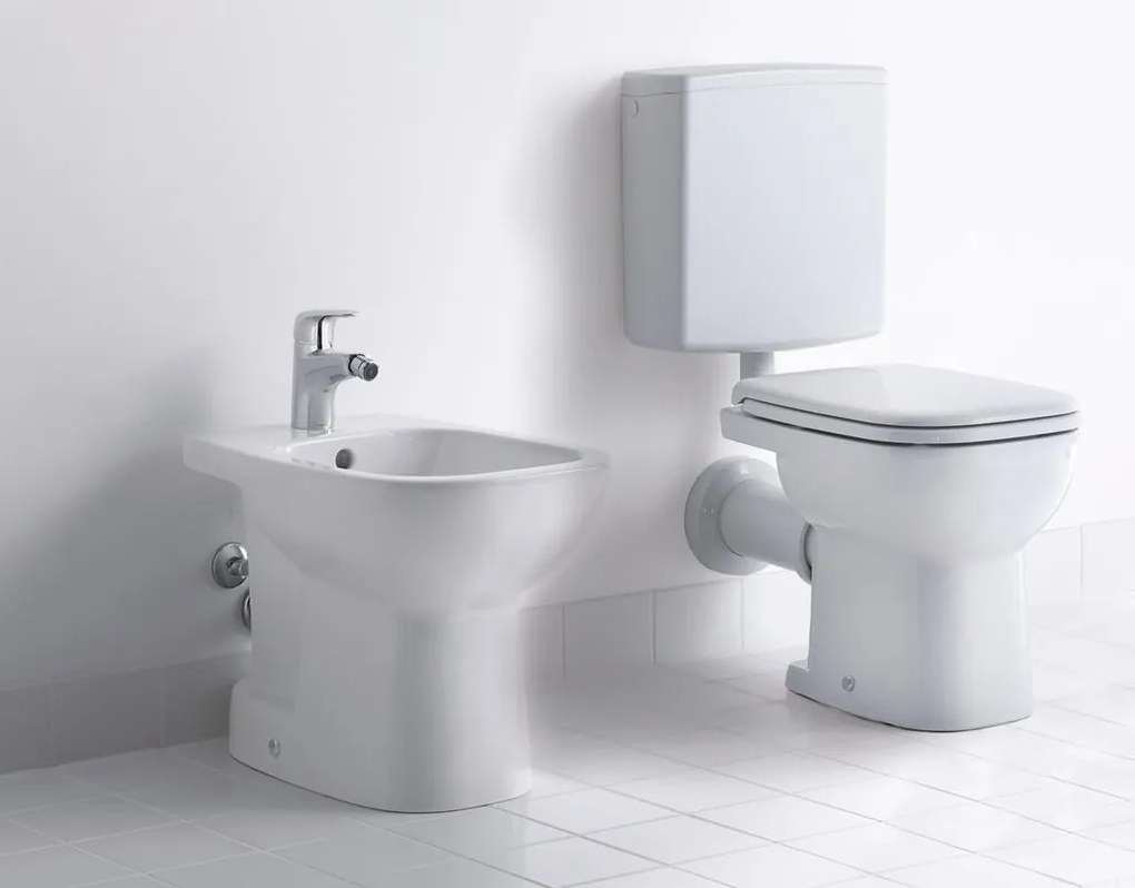 Coppia sanitari distanziato scarico a pavimento D-code WC: P 65 x L 35.5 x H 38.5 cm, bidet: P 38.5 x L 35.5 x H 38.5 cm