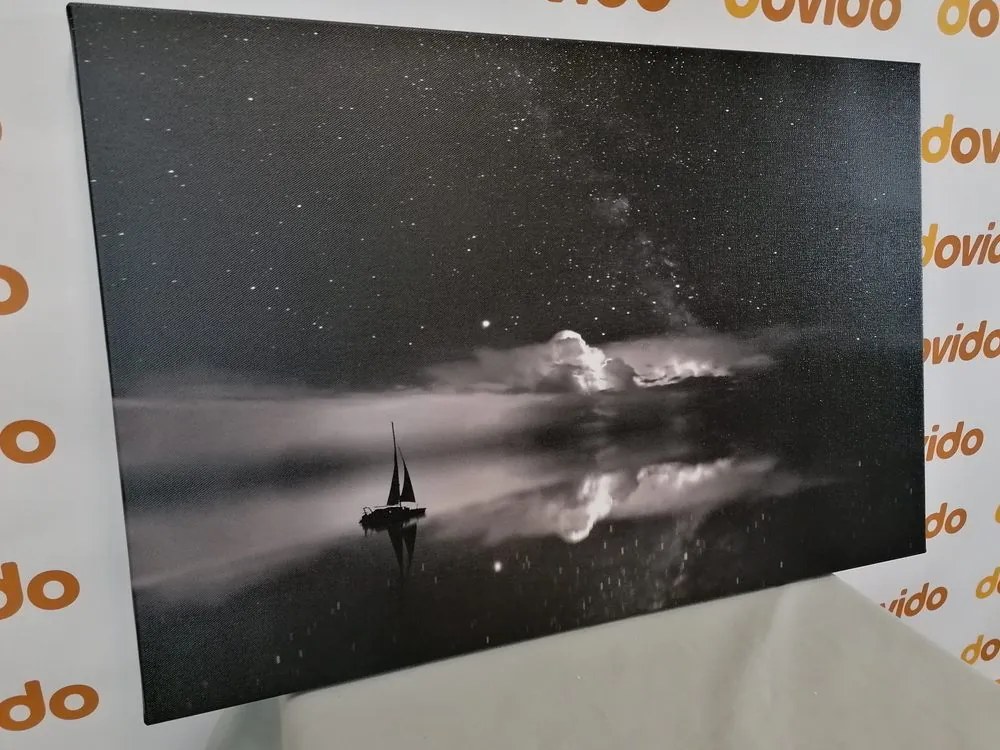 Stampa su tela – Barca sul mare in bianco e nero