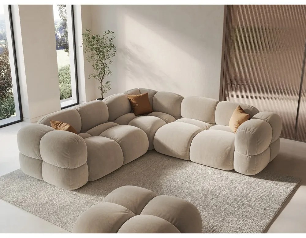 Divano angolare beige con rivestimento in velluto Loretto – Cosmopolitan Design