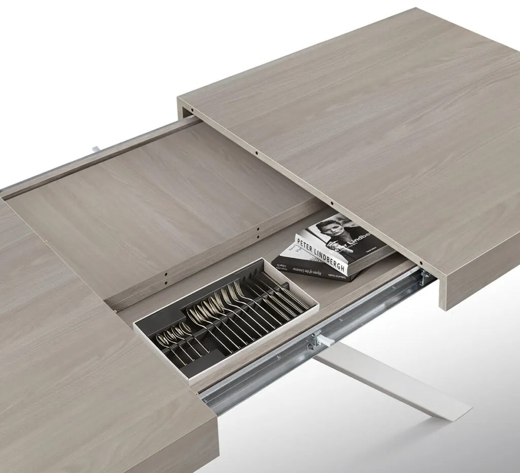 Tavolo CAMAIORE in legno, finitura olmo perla e base a X in metallo bianco, allungabile 140×90 cm – 220×90 cm