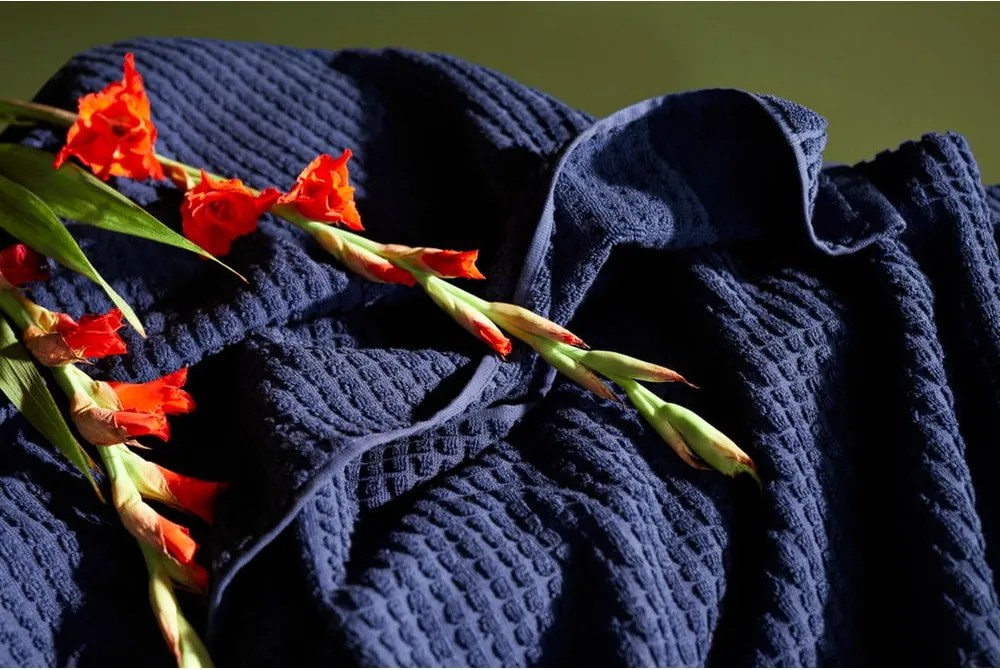 Asciugamano tipo terry blu scuro in cotone organico 70x140 cm Check – JUNA