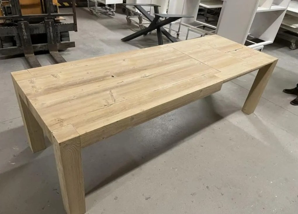 Tavolo da pranzo moderno allungabile in legno invecchiato 140 x 90