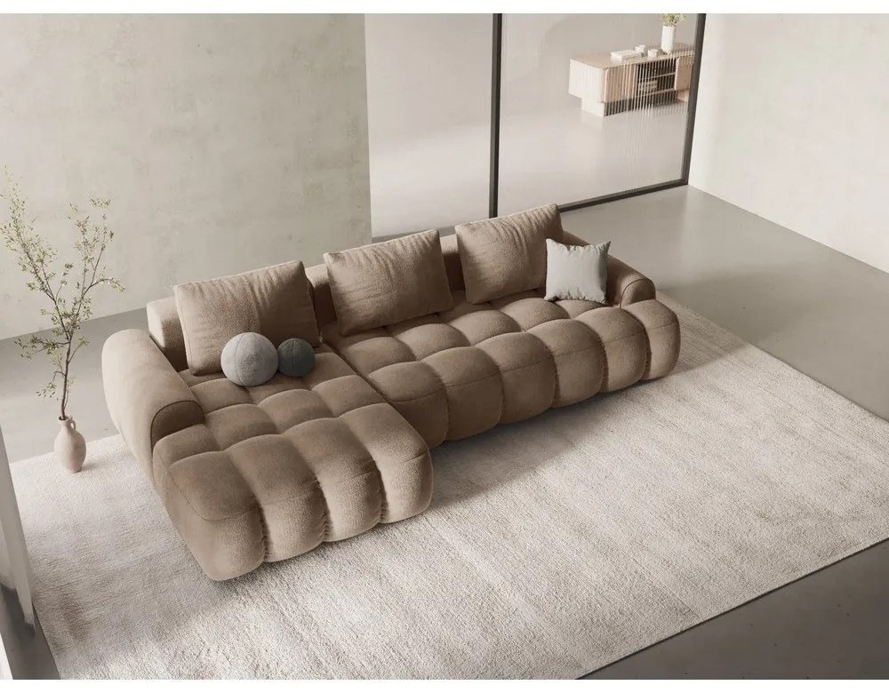 Divano angolare marrone chiaro allungabile/con contenitore (con penisola a sinistra/con chaise lounge) con rivestimento in velluto Linz – Cosmopolitan Design