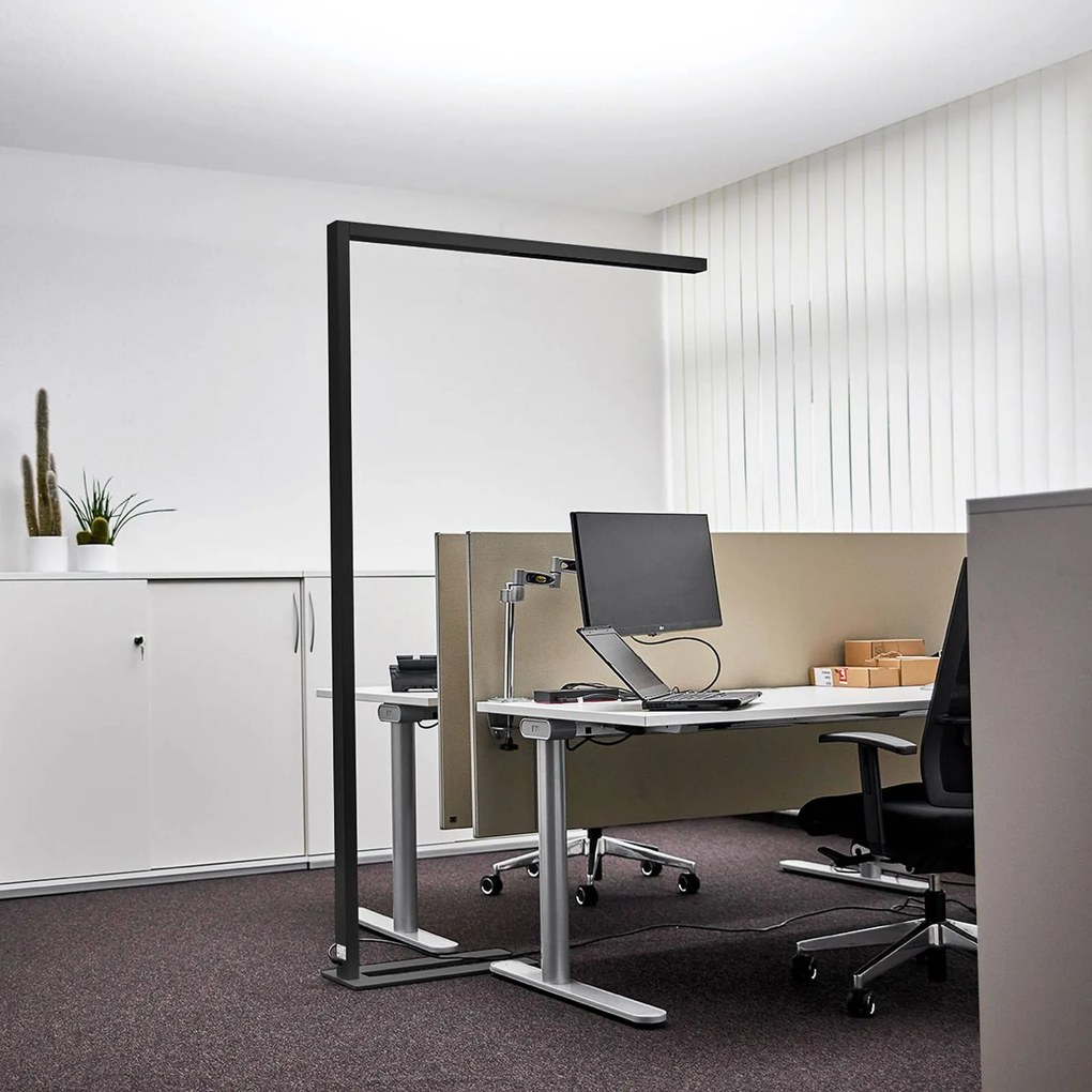 Arcchio lampada LED da terra per ufficio Jolinda, nera, 4000K, sensore