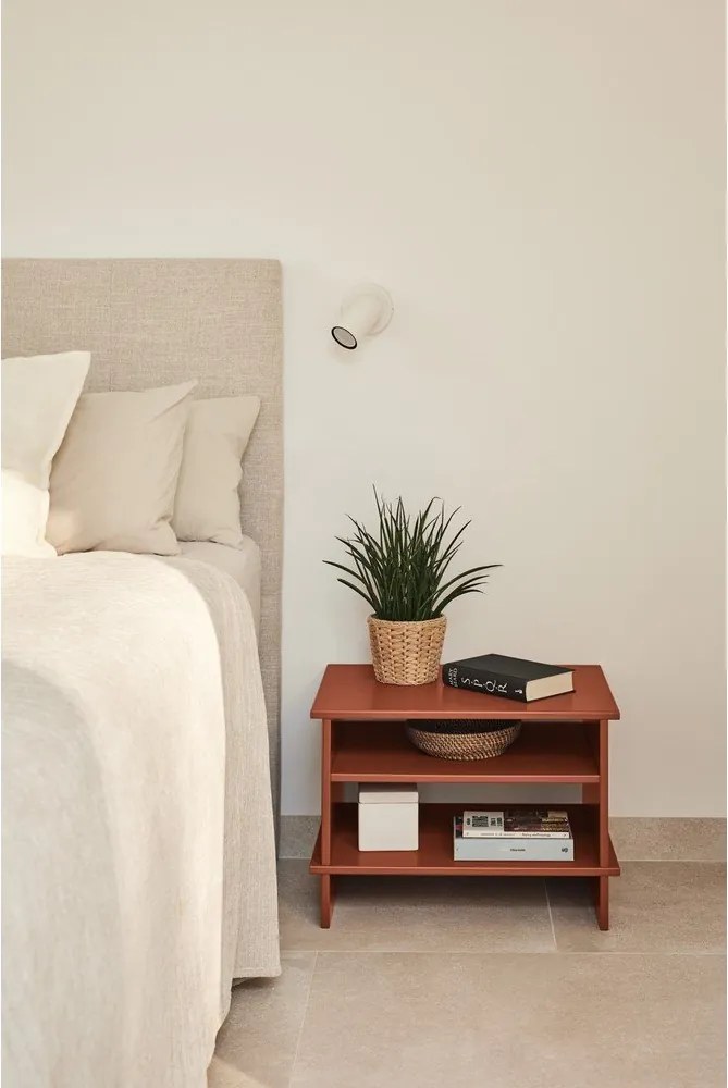 Comodino color mattone con ripiani Inari – Teulat