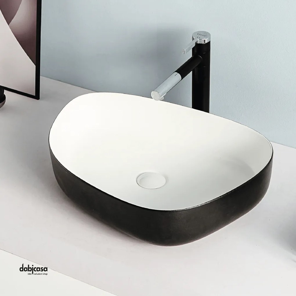 Lavabo D'Appoggio Asimmetrico Ruvido "Break The Rules" Da 54,7x39,5 Cm Nero Matto/Bianco Matto