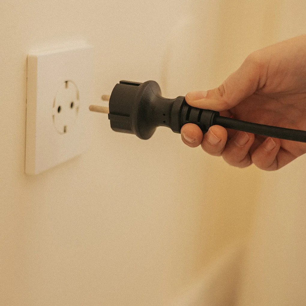 Ghirlanda luminosa nera con spina e attacco E27 5m IP54 - Arteixo