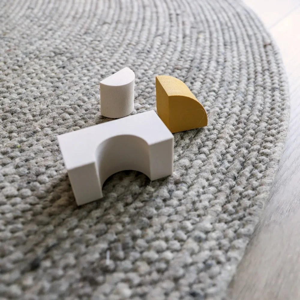 Tappeto grigio in misto lana e cotone fatto a mano, ø 110 cm Neethu - Nattiot