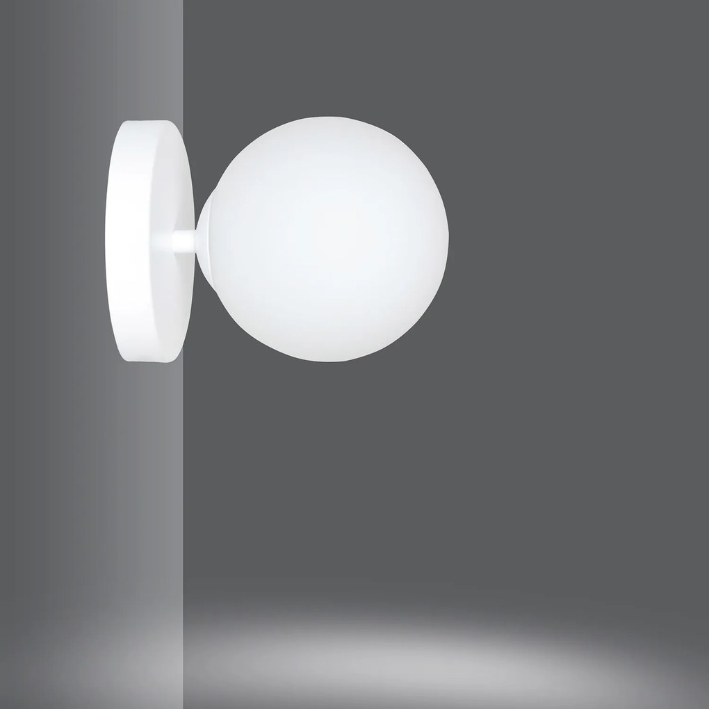Applique 1 Luce Rama In Acciaio Bianco A Bracci E Sfera In Vetro Opalino