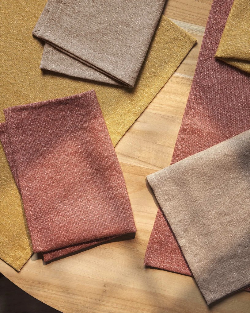 Kave Home - Set Abinadi di 2 individuali in cotone e lino senape 35 x 50 cm