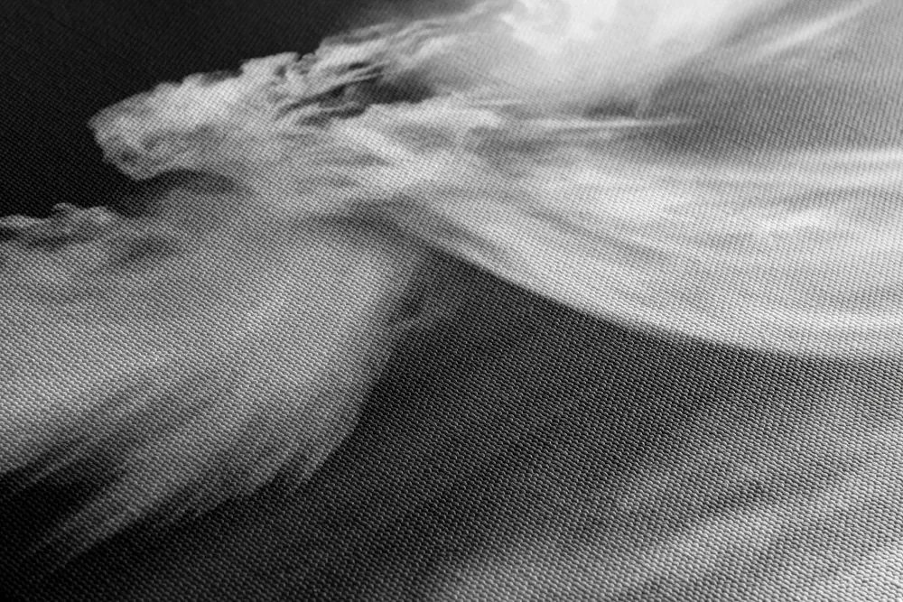 Stampa su tela – Figura d'angelo tra le nuvole in bianco e nero