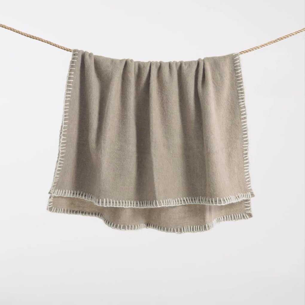Kave Home - Coperta Augustina marrone 125 x 150 cm