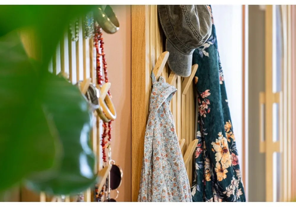 Pannello appendiabiti di colore naturale in rovere massiccio 46x100x8 cm Parco – Spinder Design